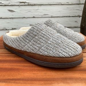 Mens Dearfoam sz 9-10 house shoes / slippers